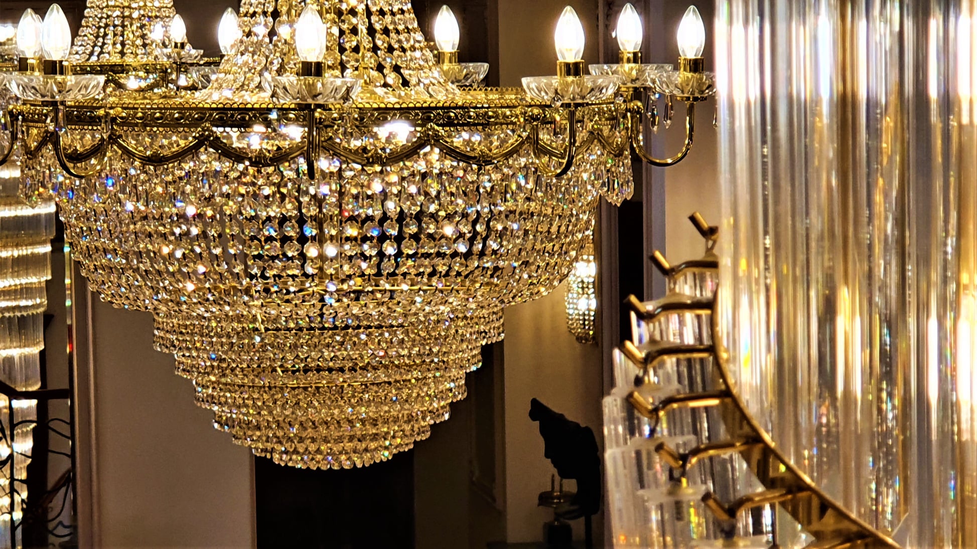 INIMA STRALUCITOARE A SUTER PALACE