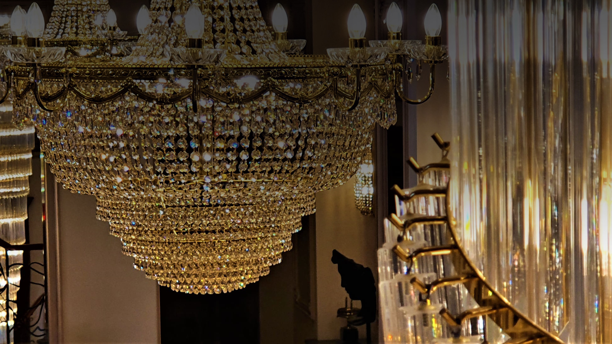 INIMA STRALUCITOARE A SUTER PALACE